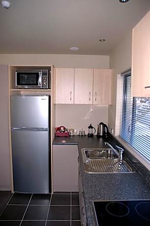 Deluxe One-Bedroom Apartment