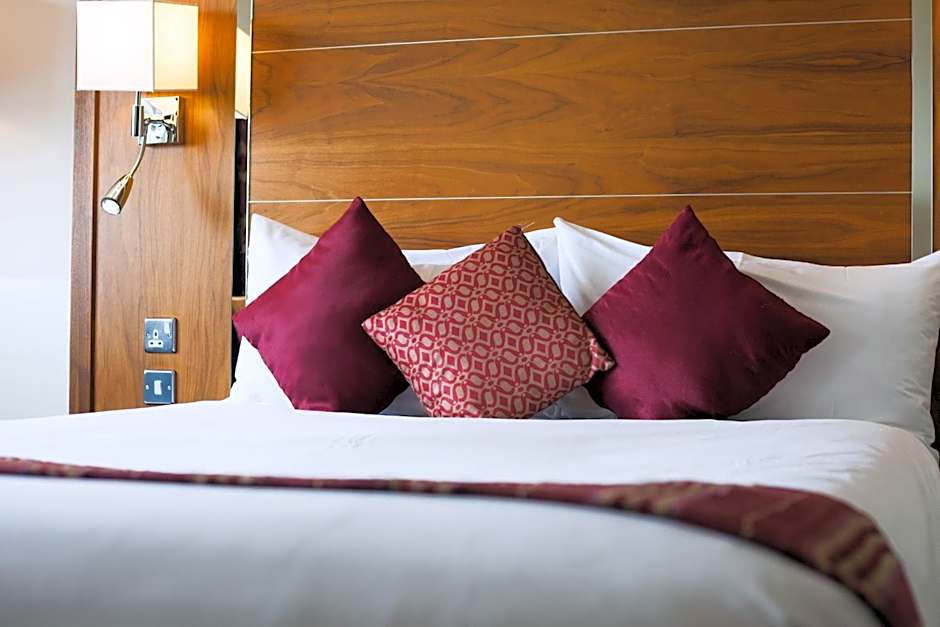 Waterfront Southport Hotel