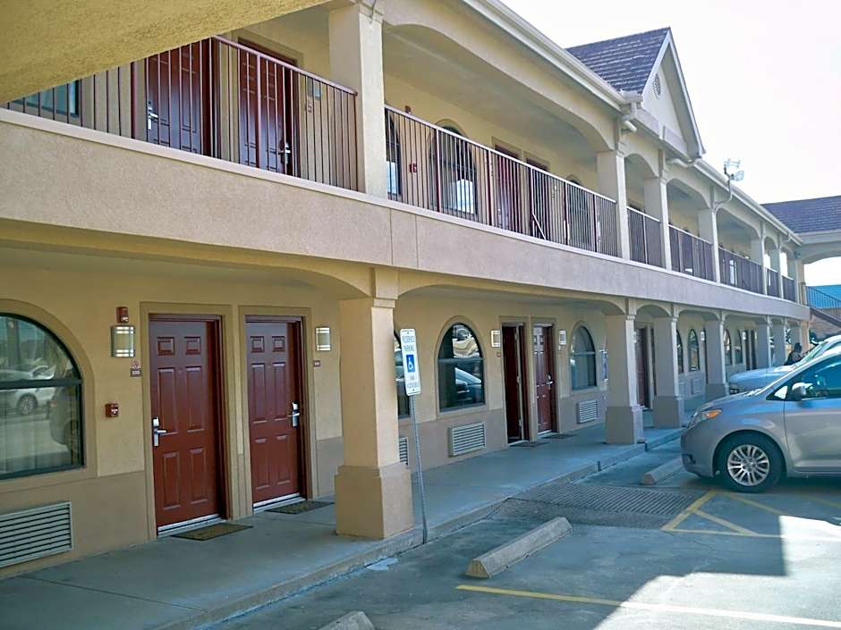 Scottish Inn and Suites Beaumont