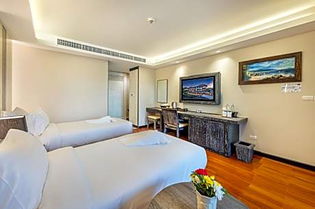 Twin Room with Pool View