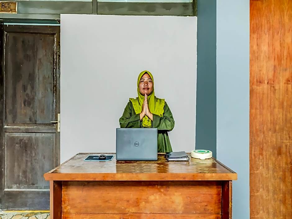 SPOT ON 91186 Losmen Yanti