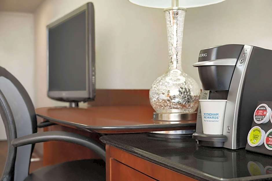 Travelodge Hotel & Convention Center by Wyndham Quebec City