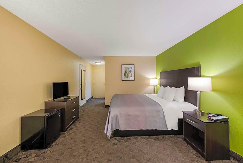 Quality Inn Saint Louis Airport