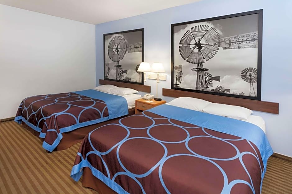 Super 8 by Wyndham Huntington