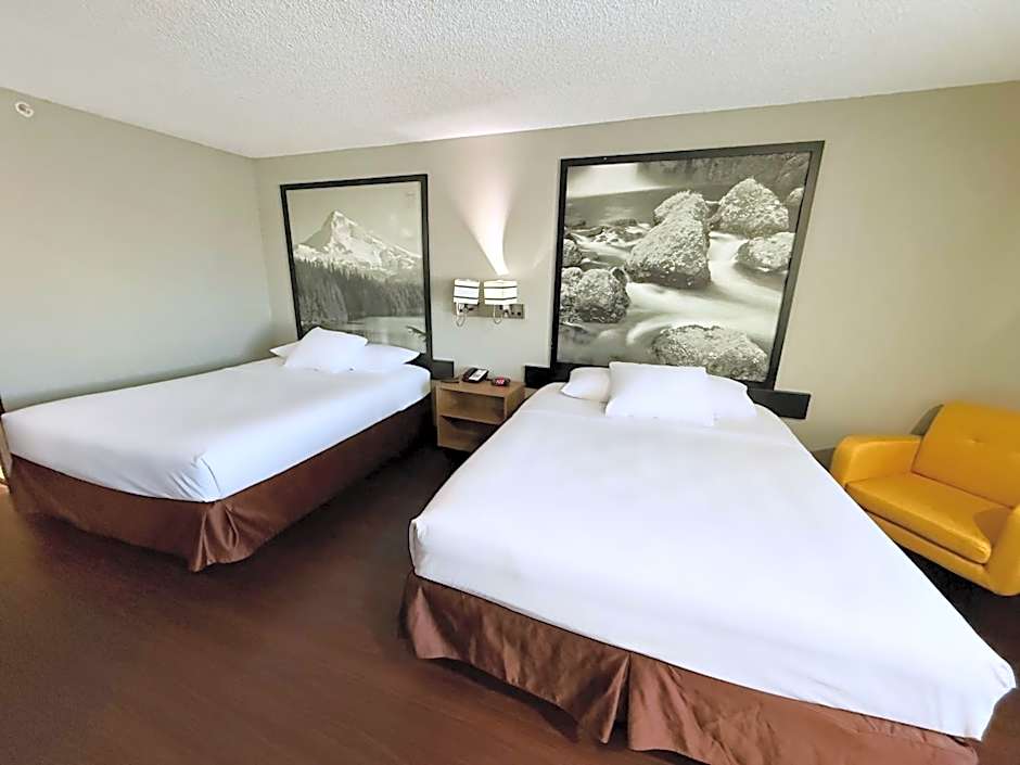 Super 8 by Wyndham Baker City