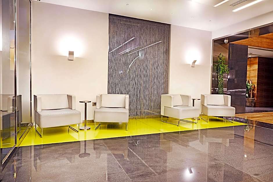 Warwick Stone 55 Hotel