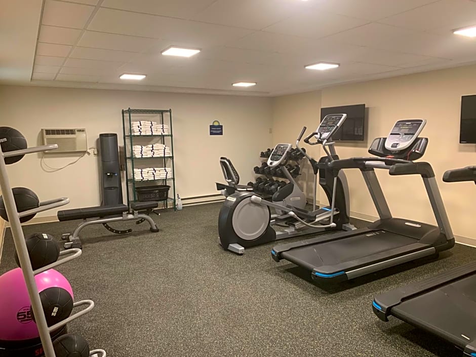 Days Inn & Suites by Wyndham Duluth by the Mall