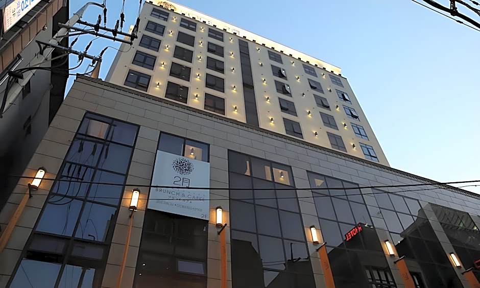 Hotel February Dong Seong Ro