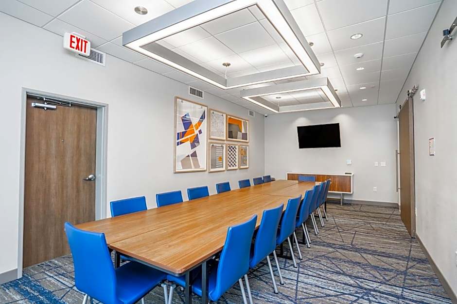 Holiday Inn Express & Suites Cedar Rapids NW - Marion By IHG