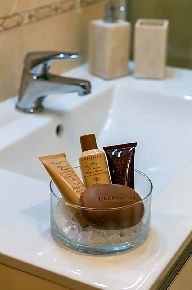 Yes I Know My Room - Magica Napoli