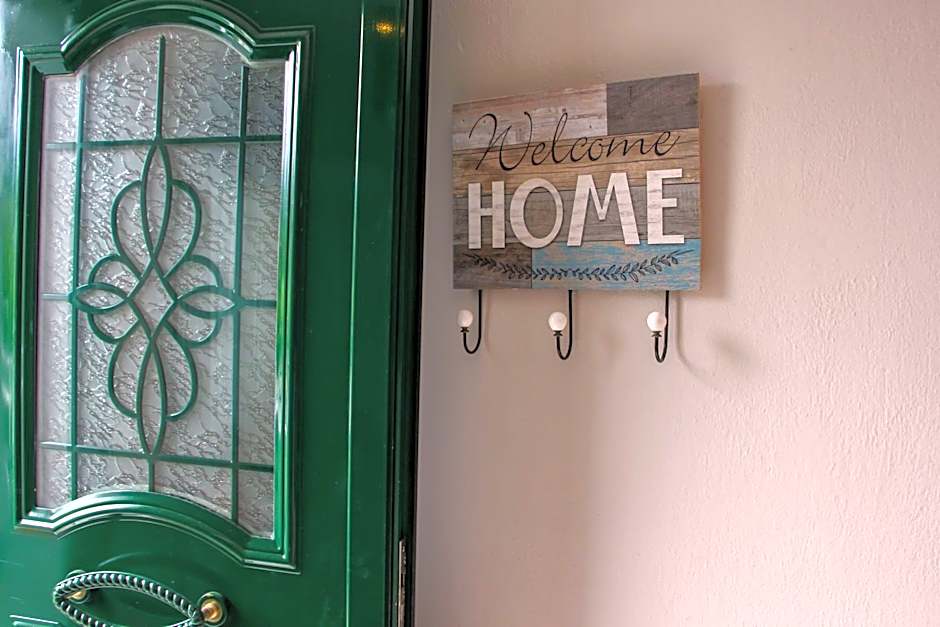 Lamprini's Deluxe Studios