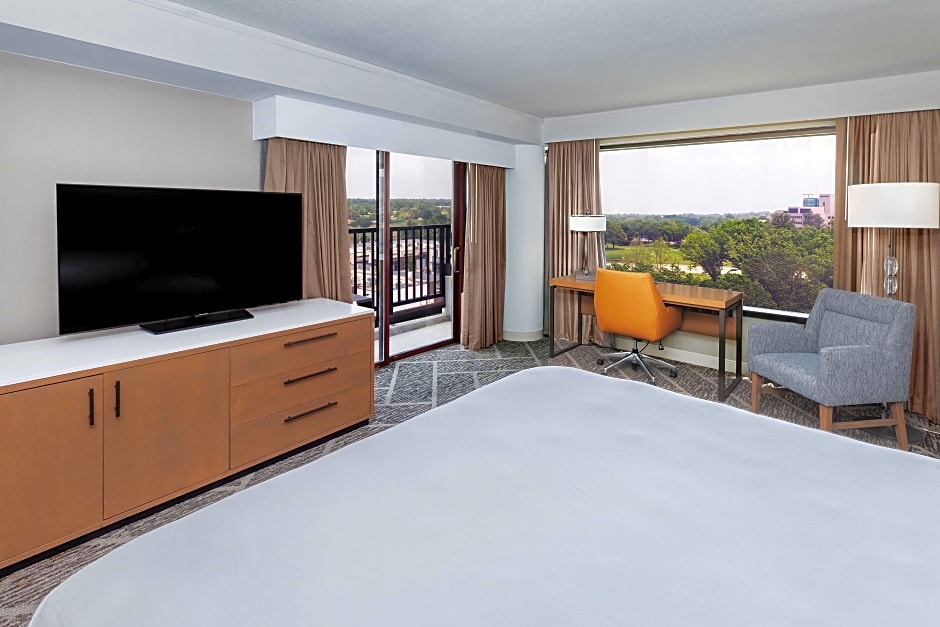 Photo 1 of 6 of 1 King Bed, Corner, Balcony