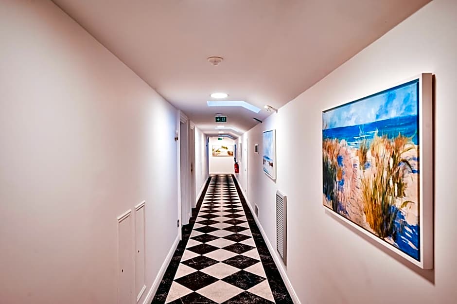 Grand Hotel Des Sablettes Plage, Curio Collection By Hilton