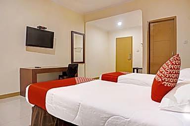 Collection O 91414 Hotel Marina Beach