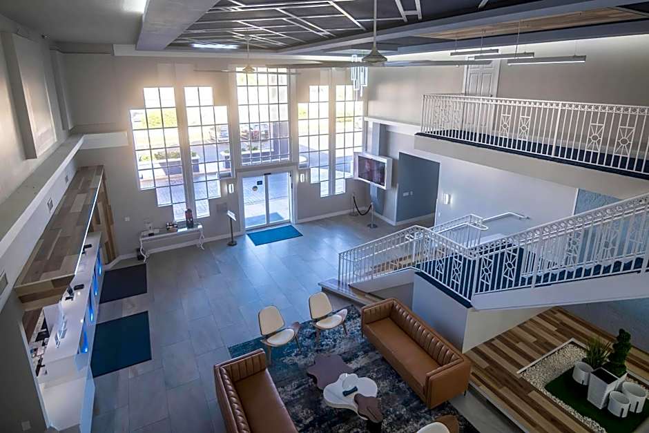 Clarion Inn & Suites Central Clearwater Beach