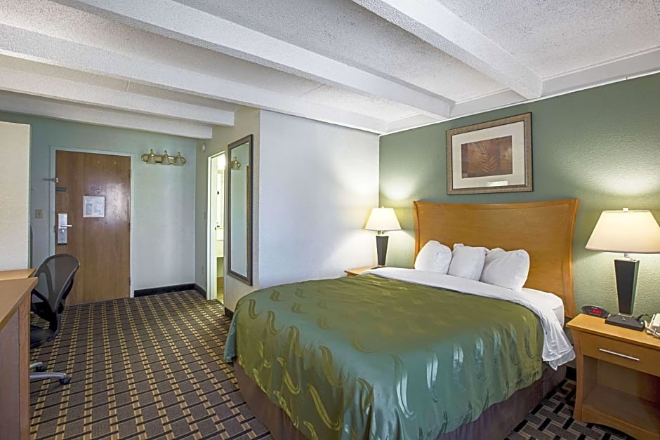 Quality Inn & Suites near I-480 and I-29