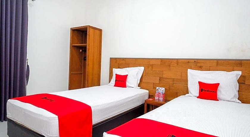 RedDoorz near XT Square 4