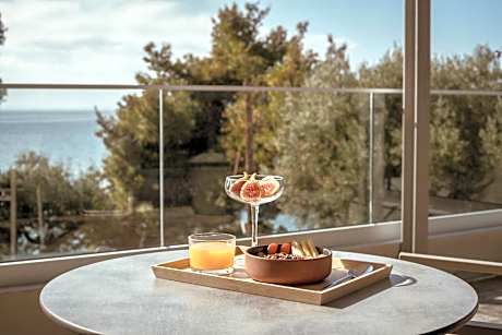 Junior Suite with Sea View and Bathtub