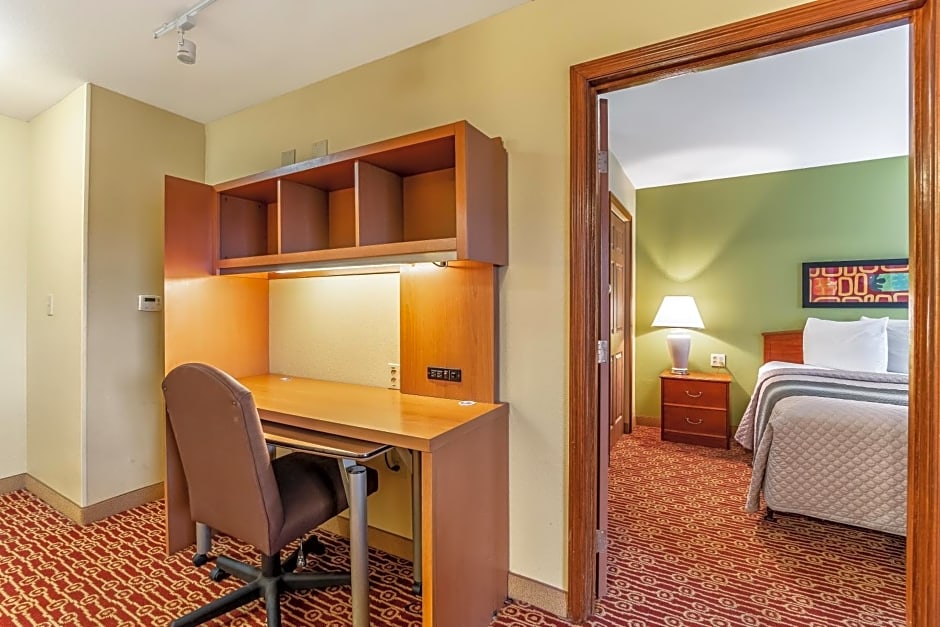 HomeTowne Studios & Suites by Red Roof Columbia