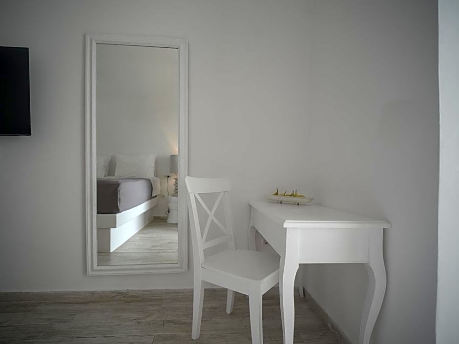 Anemos Cave Suites