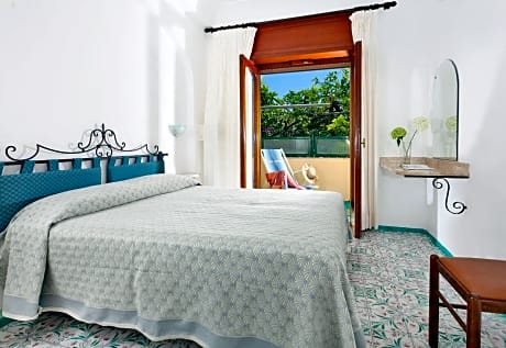 Standard Double Room with Garden View