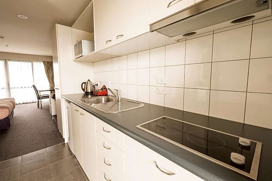 Azena Suites & Apartment