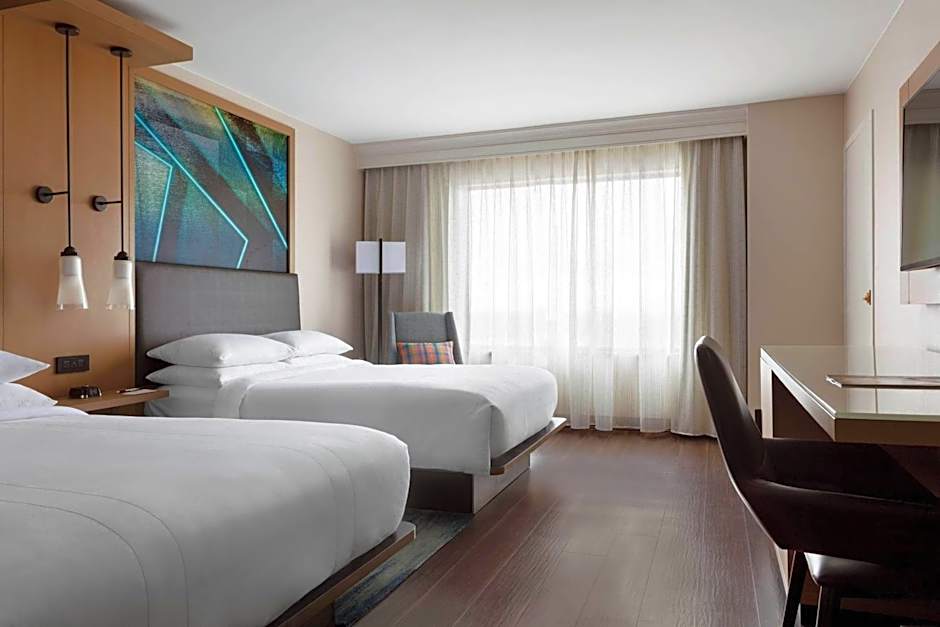 Photo 1 of 7 of 2 Queen Beds, Concierge Level