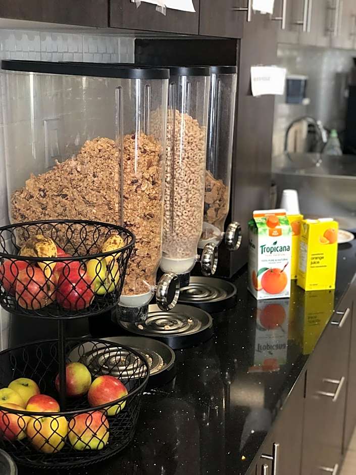 Airport Traveller's Inn