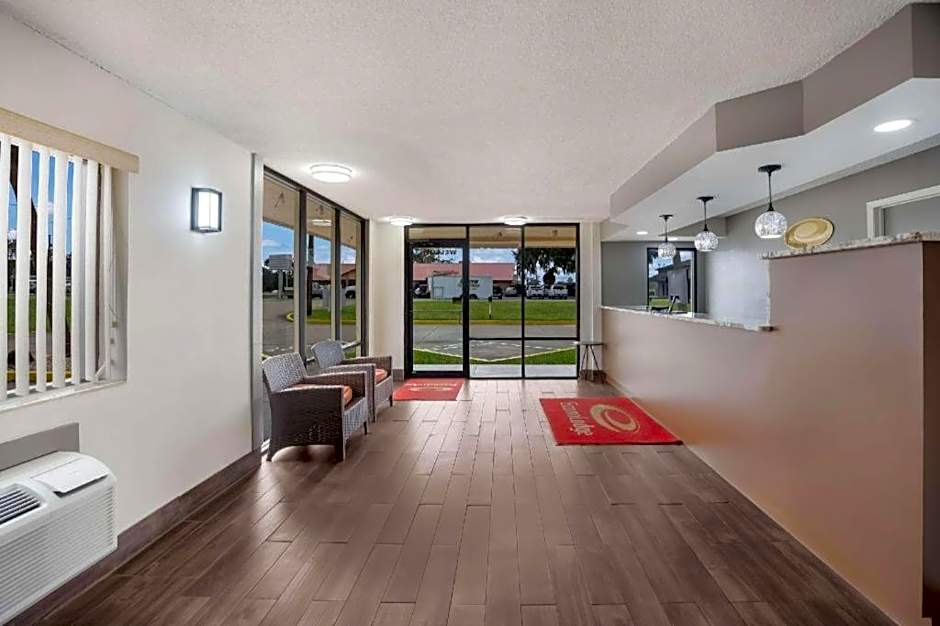 Econo Lodge Live Oak