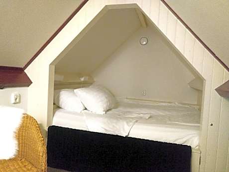 Twin Room with Cupboard Bed