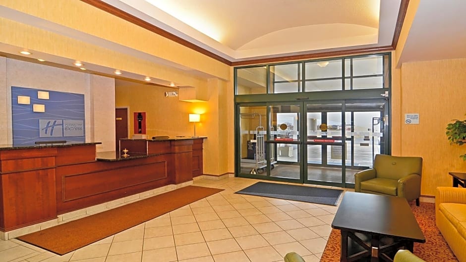 Holiday Inn Express Hotel & Suites Fort Atkinson