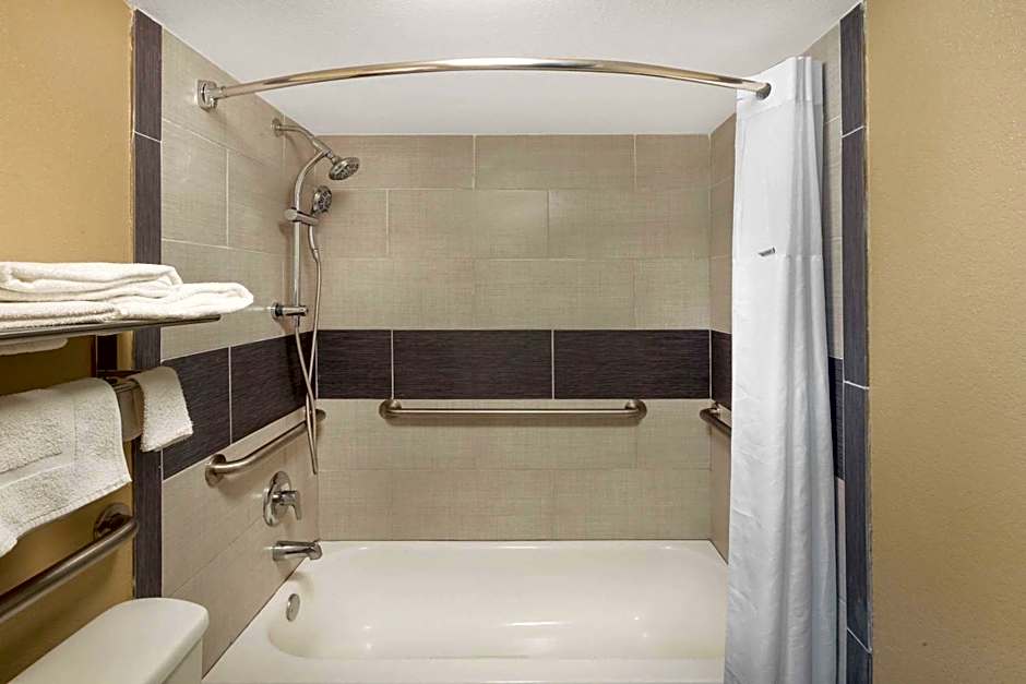 Super 8 by Wyndham Kingsville