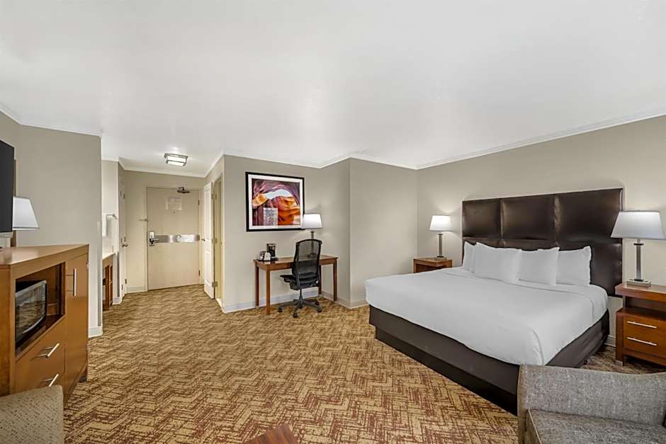 Best Western Plus Northwoods Inn