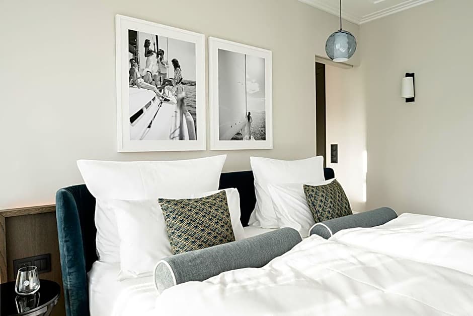 Clounys Hotel