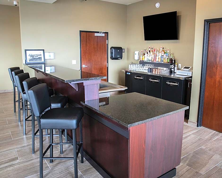 Cobblestone Hotel & Suites - Two Rivers