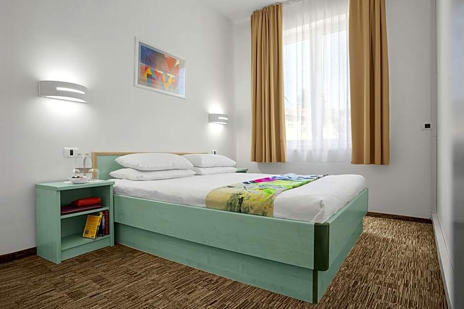 Lipa, Hotel & Bistro