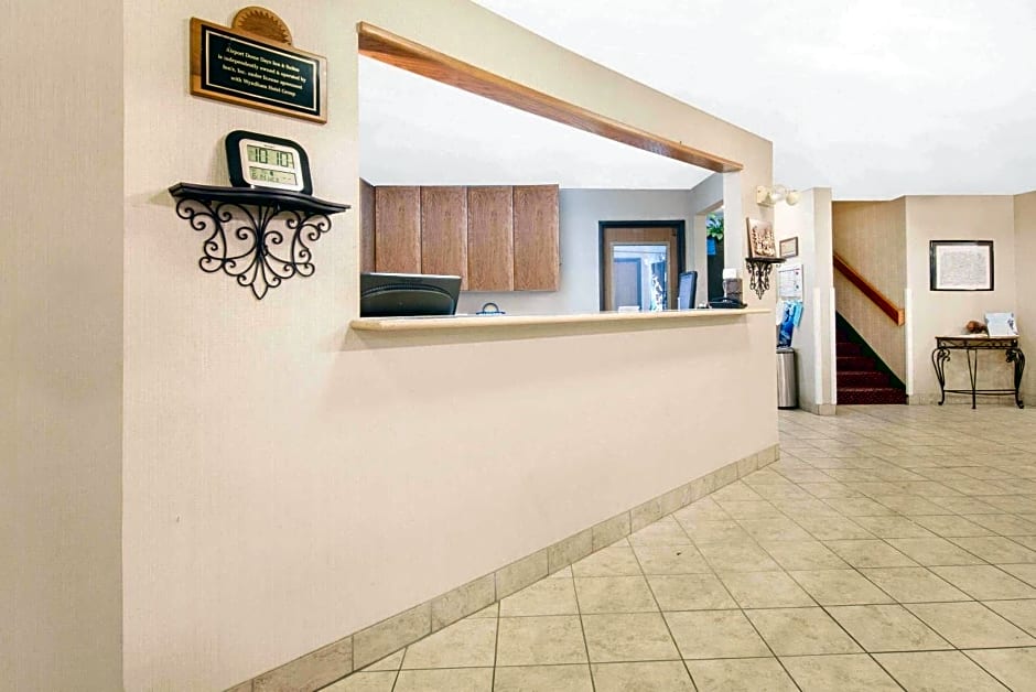 Days Inn & Suites by Wyndham Fargo 19th Ave/Airport Dome