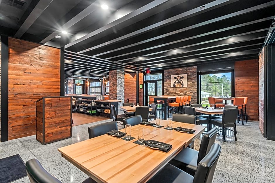 Cobblestone Hotel & Suites - Cullman