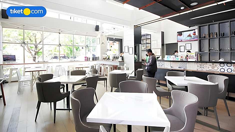 MaxOneHotels.com@Dharmahusada - Surabaya