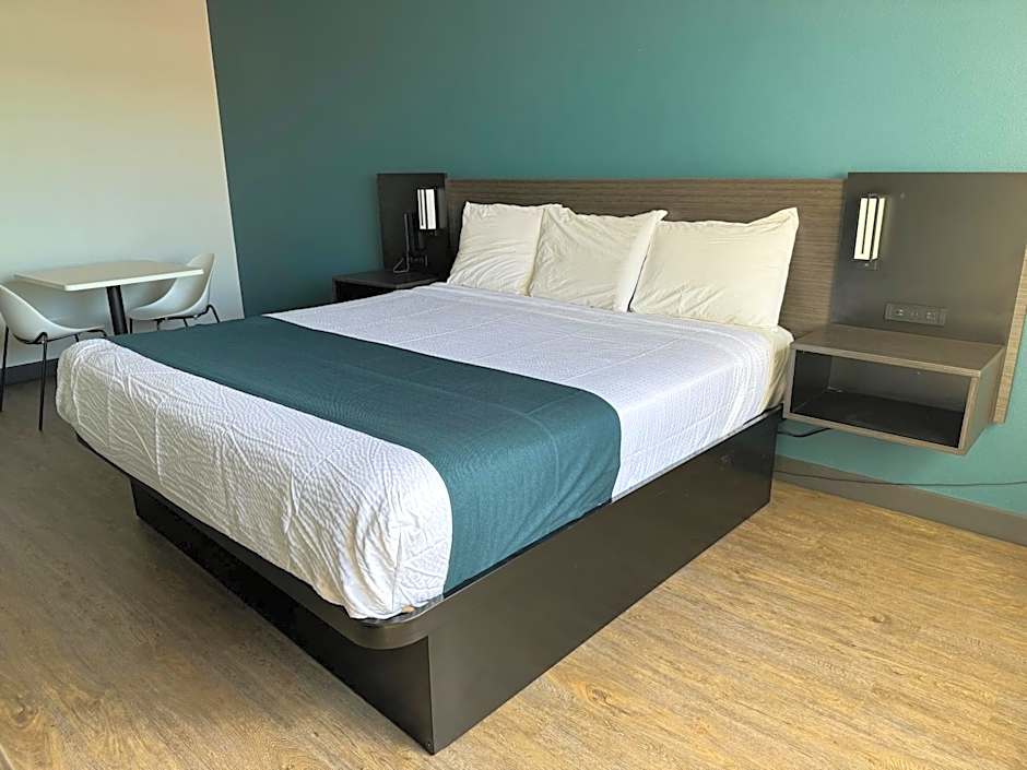 Studio 6 Suites Gardena, CA