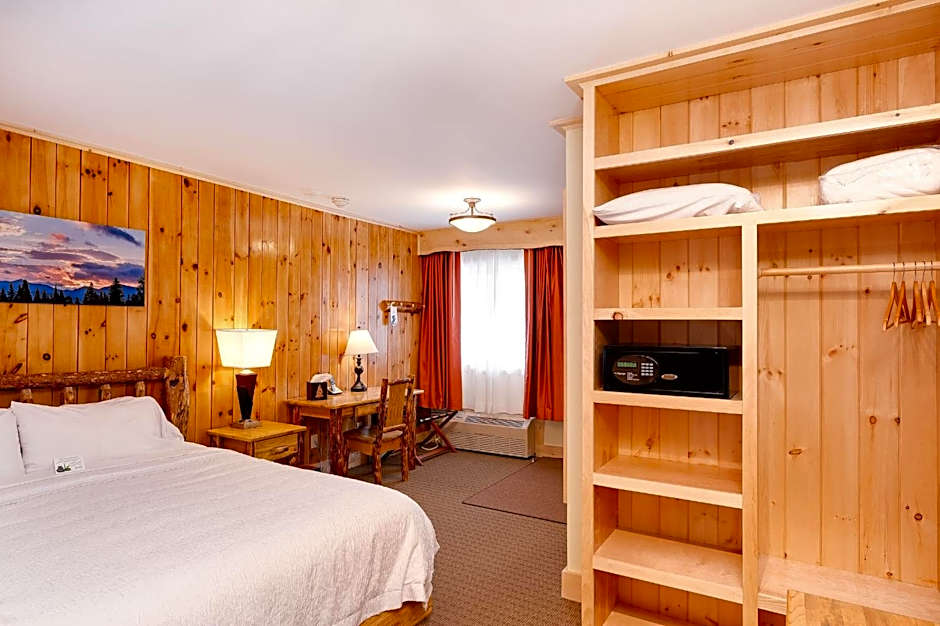 Adirondack Spruce Lodge