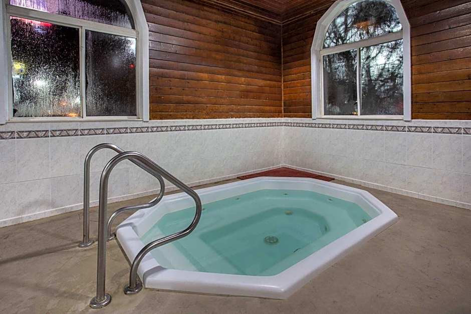 La Quinta Inn & Suites by Wyndham Peru Starved Rock St Park 