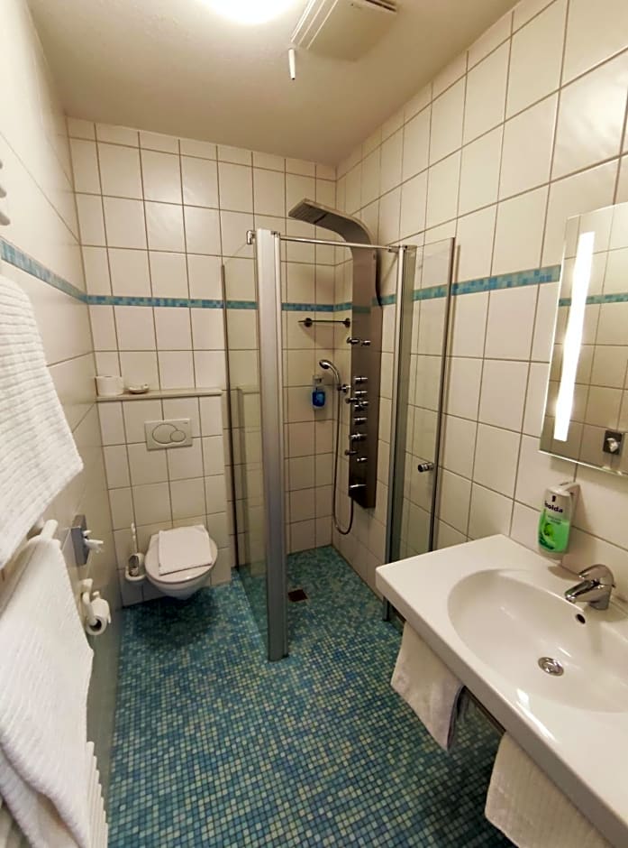 Schäfers Hotel, Self-Check-in, Cafe und Bäcker am Hotel