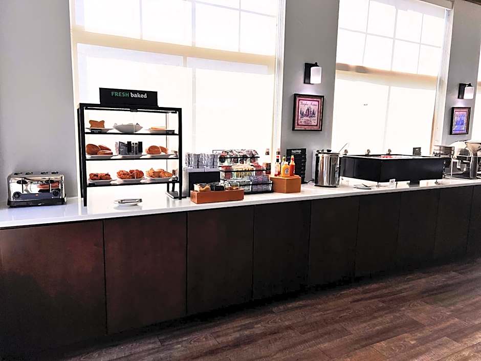 Holiday Inn Express & Suites Madison West - Middleton