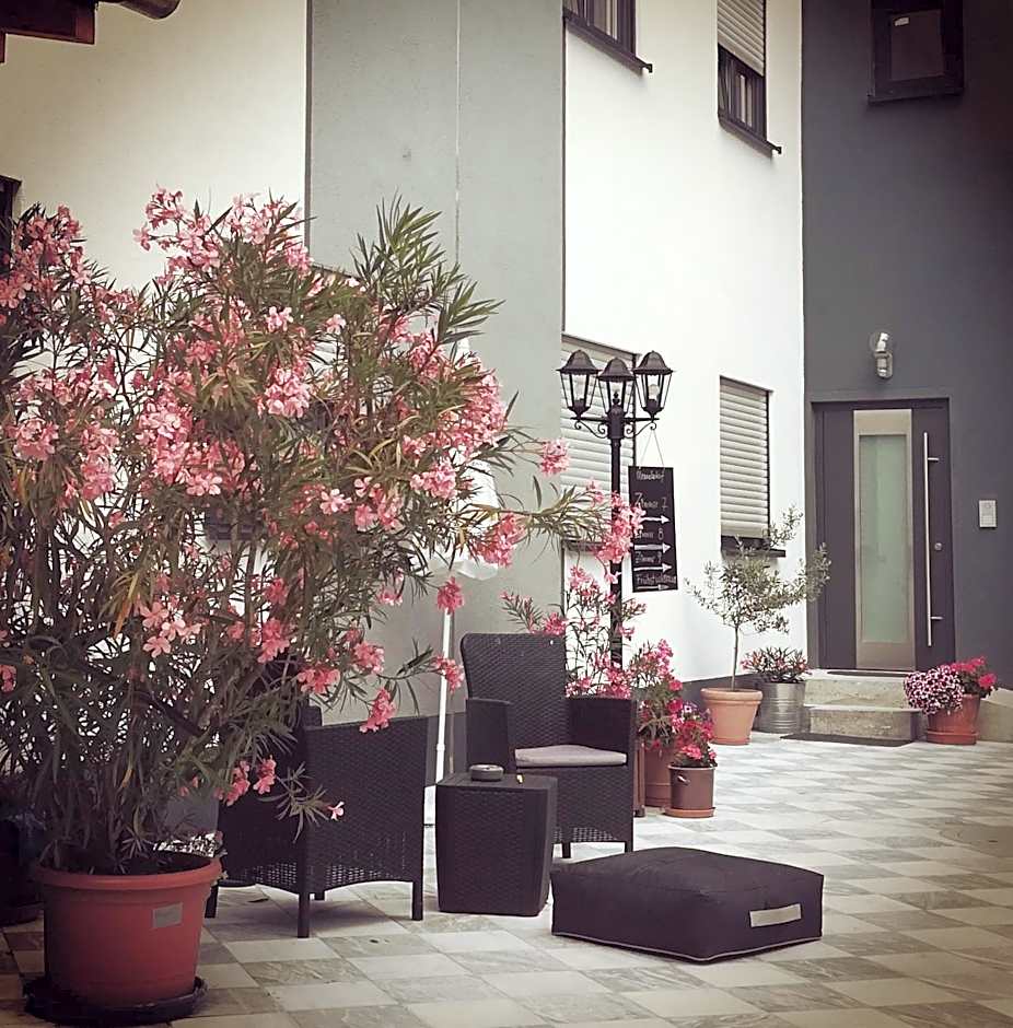 Zdjęcie 1 z 48 — Oleander Hof