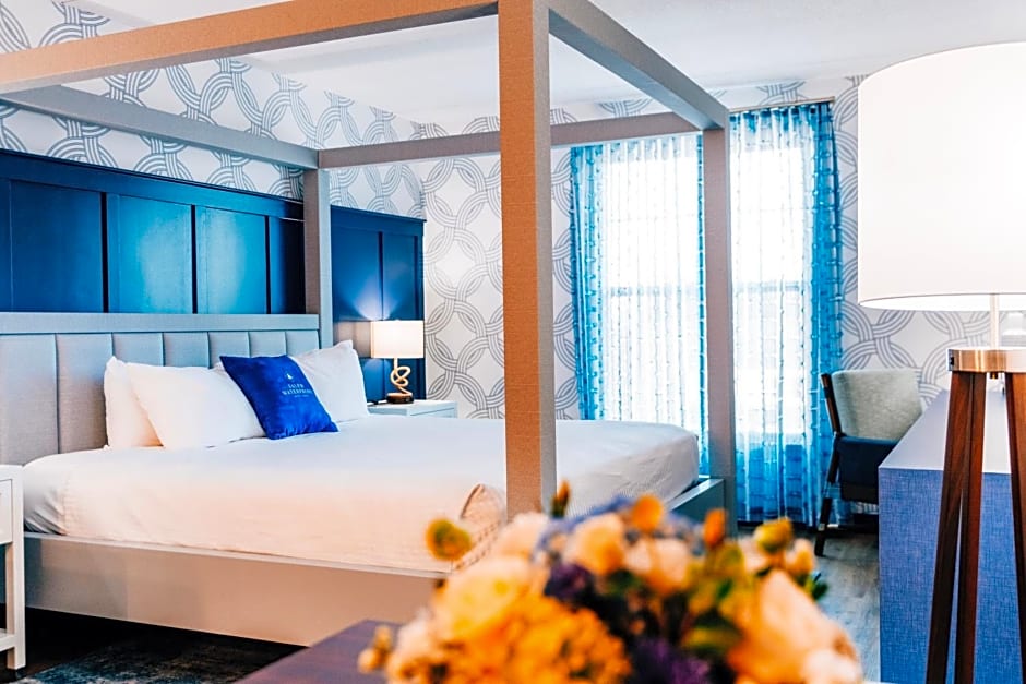 Salem Waterfront Hotel & Suites