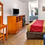 Econo Lodge Inn & Suites