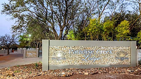 Deluxe Double Room (2 Adults + 1 Child)