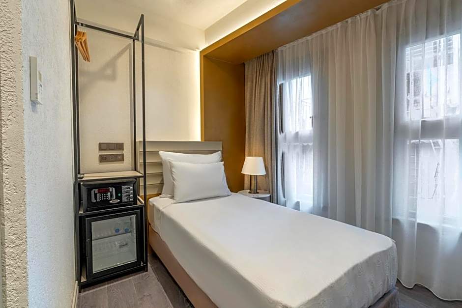 Smart and Simple Hotel Karakoy