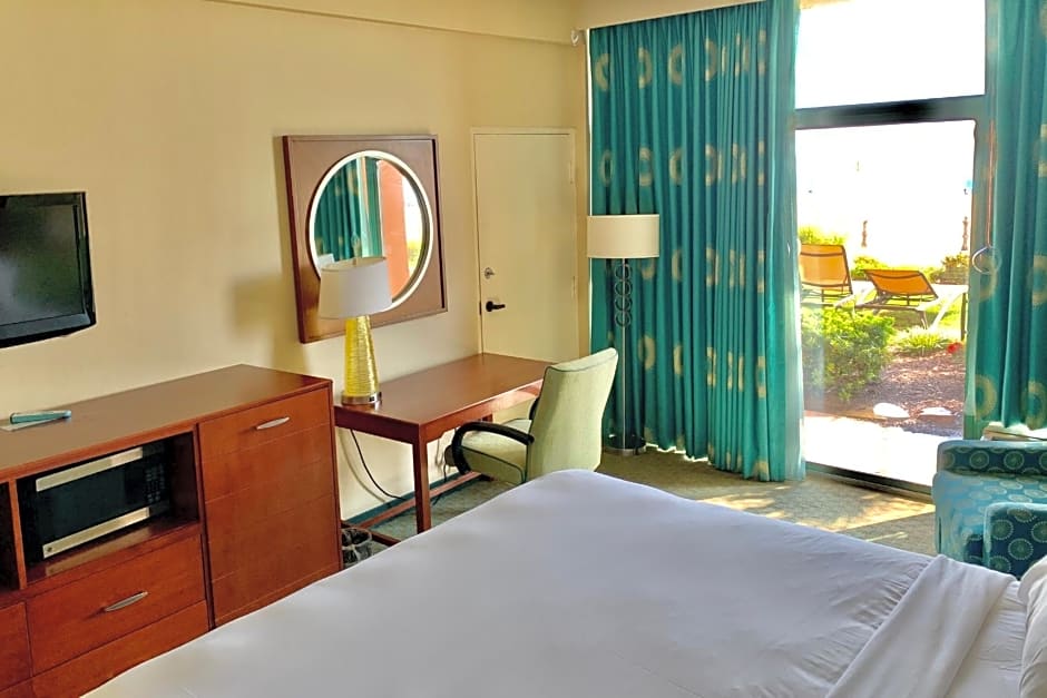 Holiday Inn & Suites Virginia Beach - North Beach, an IHG Hotel